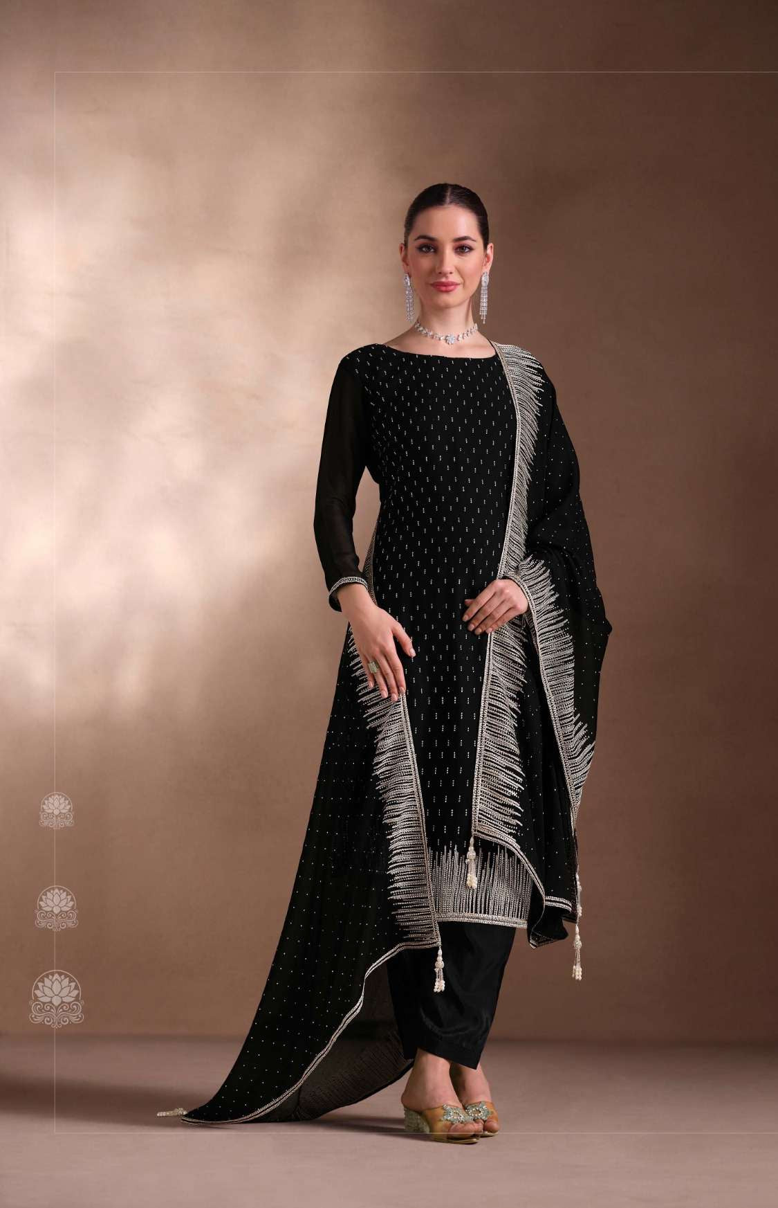 Elegant three-piece ensemble featuring a premium 2-tone cotanic georgette