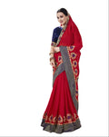 This 7.5-yard saree comes complete with a plain blouse,